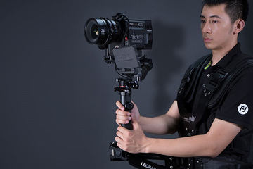 Red 4kや一眼レフも載る4kg対応のfeiyuジンバル リングやスマホで操作 Av Watch