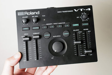 小寺信良の週刊 Electric Zooma オジサンも美少女声になれる Vtuberから注目roland Vt 4 の魔力 Av Watch