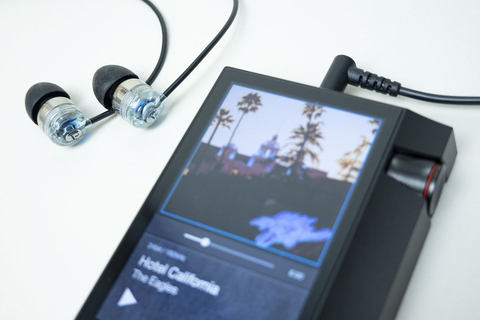 ミニレビュー 4 999円でコスパ最強 バランス対応 碧 Light イヤフォンを聴く Av Watch