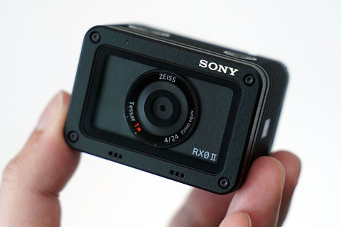 ソニーの1型超小型カメラが進化 Rx0ii 4k動画 手ぶれ補正対応