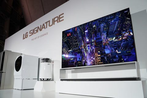 LG、世界初8K有機ELテレビを日本発売。世界最大の88型で約330万円 - AV 