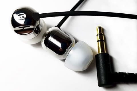 定番コスパイヤフォンの後継機「intime碧-2」5,908円 - AV Watch