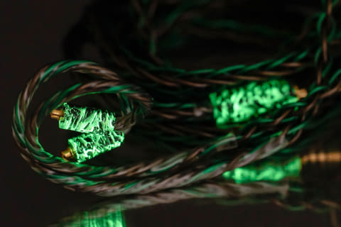 Beat Audio 第2世代に進化したイヤフォンケーブル Emerald Mkll 光る 限定モデルも Av Watch