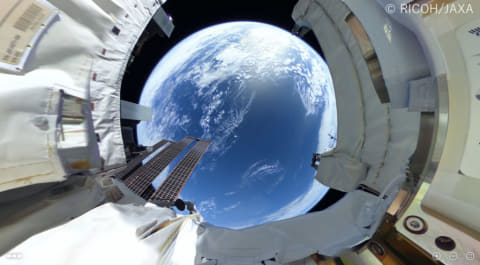 地球15周回した360度動画公開 Ricoh Jaxa開発の宇宙カメラが撮影 Av Watch