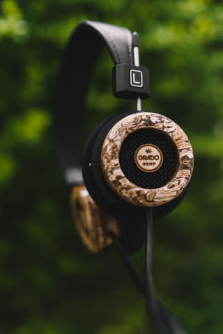 Grado 高密度圧縮した麻をハウジングに使った開放型ヘッドフォン Av Watch