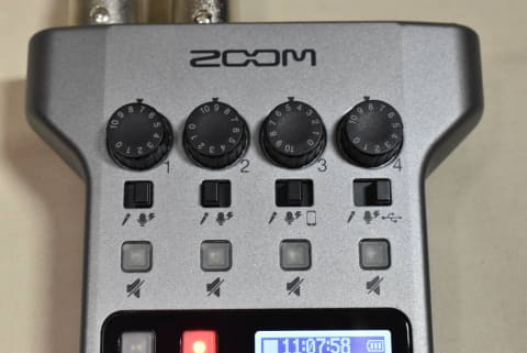 藤本健のdigital Audio Laboratory マイク4入力やusbオーディオ搭載のzoomレコーダ Podtrak P4 が便利 Av Watch