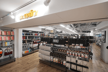 E イヤホン 梅田est店が 22年2月閉店 大阪日本橋店と統合へ Av Watch