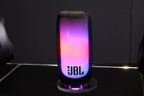 JBL、光るBluetoothスピーカーや新ゲーミングヘッドセット披露 - AV Watch