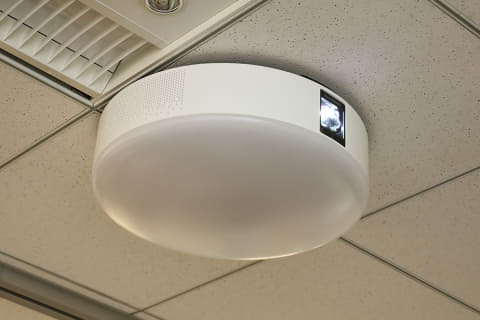 明るく、起動も速くなった照明型プロジェクタ「popIn Aladdin 2 Plus