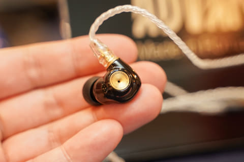 Meze Audio、約10万円イヤフォン「ADVAR」。Oriolus新BTレシーバー