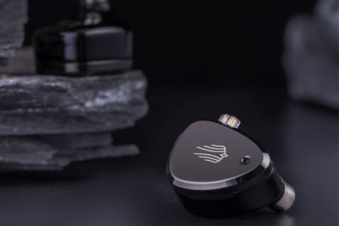 3ウェイ独立音響管イヤフォンと冷凍処理されたイヤフォンケーブル - AV