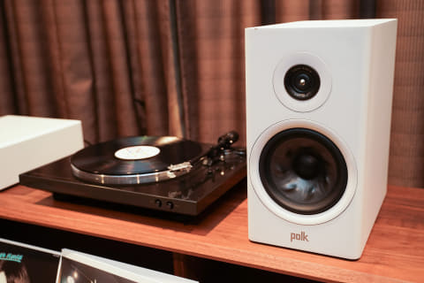 レコードが「美味しく聴けるスピーカー」を探せ! “学生でも買える”Polk