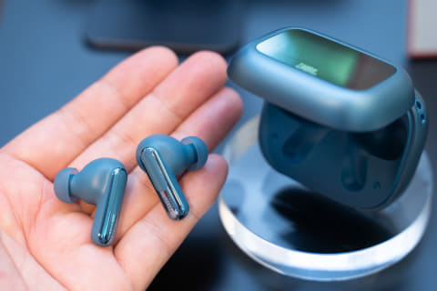 JBL、ディスプレイ付き充電ケースの「LIVE BEAM 3」は6月7日発売、約