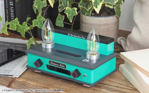 初音ミク×音楽”、真空管アンプ風テーブルランプ。ウッドスピーカ機能付