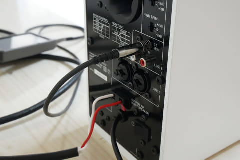 YAMAHA HS3 スピーカーケーブル付き YAMAHAのスタジオモニターHSシリーズに「HS4 / HS3」が追加!