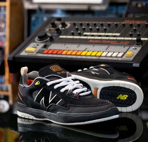rururu  伝説のローランド「TR-808」がスニーカーに。ニューバランスから数量