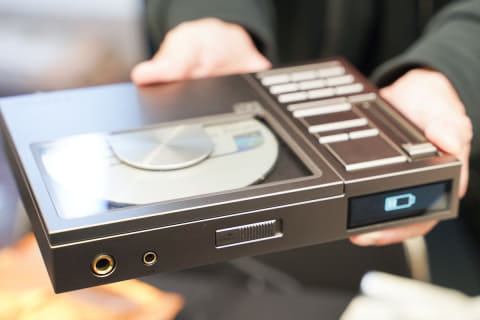 ポータブルCDプレーヤーが熱い、フォノイコ内蔵ポタアンも。「冬の