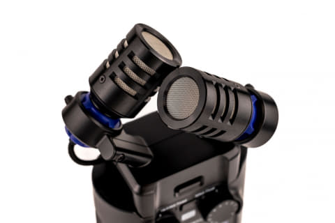 ジェットエンジンの轟音をも歪みなく収音」大口径ステレオマイク搭載