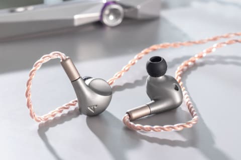 Astell&Kern、限定イヤフォン「LUNA」。MADOOと共同開発した13mm
