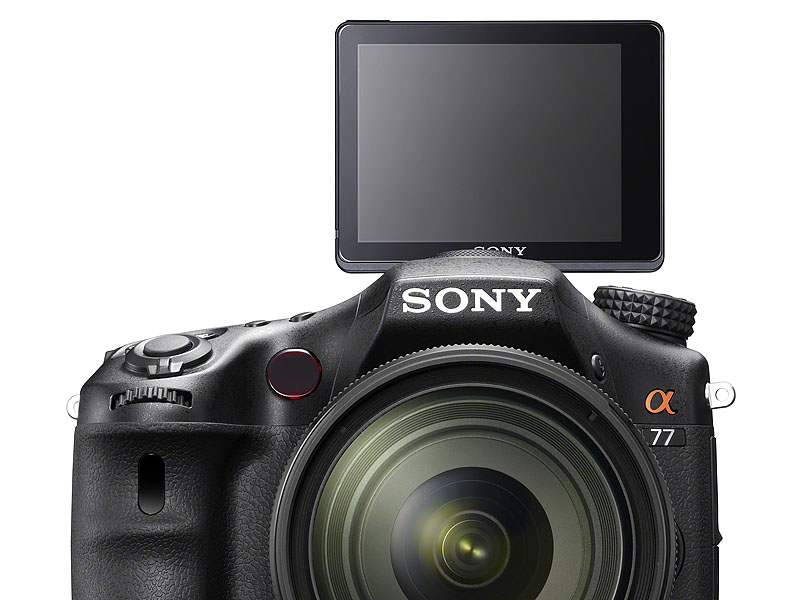 「α77」の液晶モニタは3型で、3軸のチルト機構を採用。常にレンズの光軸付近に液晶を配置できるような機構を採用する事で、違和感なく構図確認や調整ができる