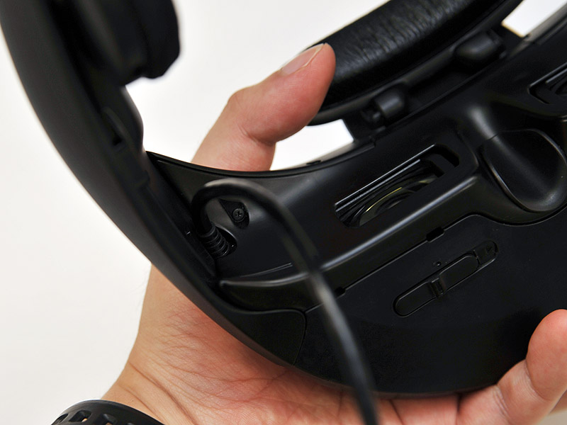 ヘッドマウントユニットとプロセッサは専用ケーブル1本で接続する