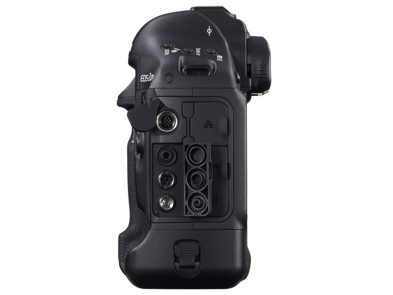 側面。Gigabit Ethernetも装備