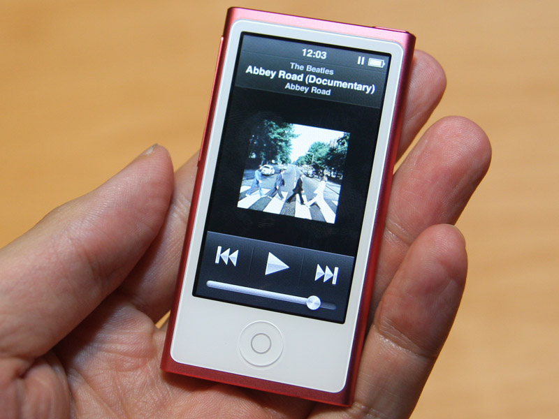 <font size="2">ピンクを手に持ったところ</font>