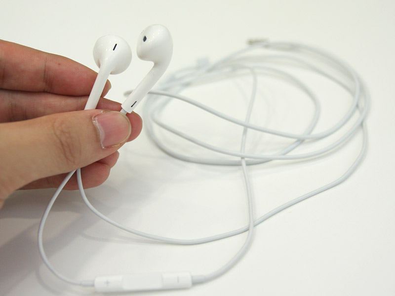 <font size="2">付属イヤフォンのEarPods</font>