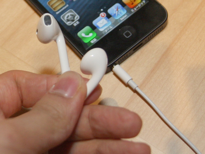 <font size="2">付属イヤフォンのEarPods</font>