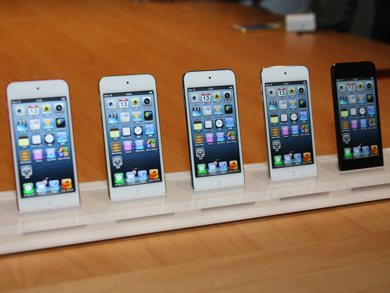 <font size="2">左からピンク、イエロー、ブルー、シルバー、ブラック</font>