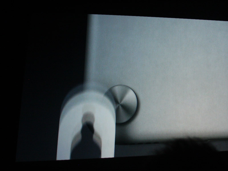 <font size="2">loopの取り付け部。プッシュで収納できる</font>