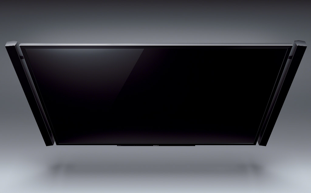 84型の大画面で4K映像を表示