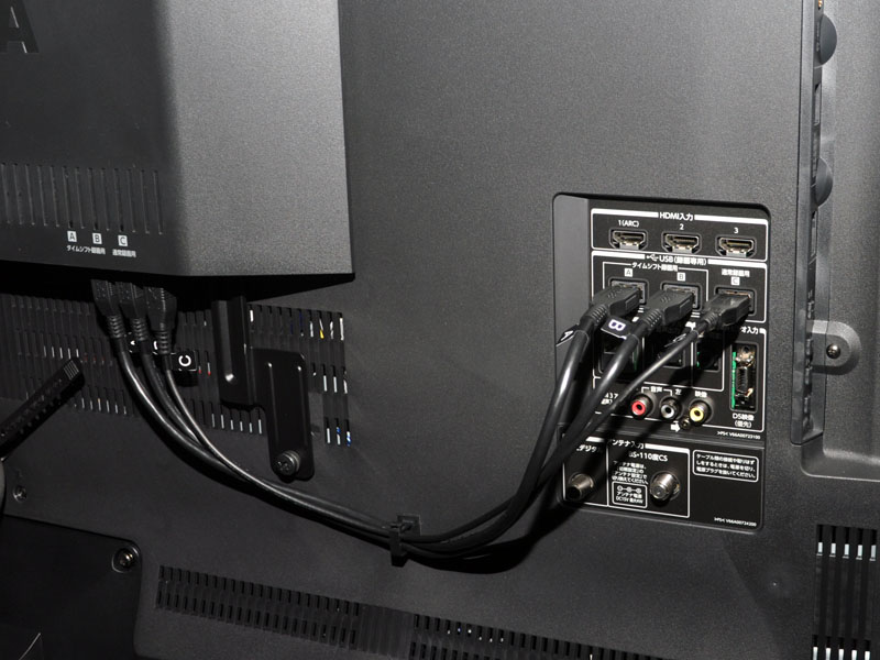 タイムシフトマシン用×2と通常録画用×1の3本のUSB接続が必要に。電源も確保する必要がある