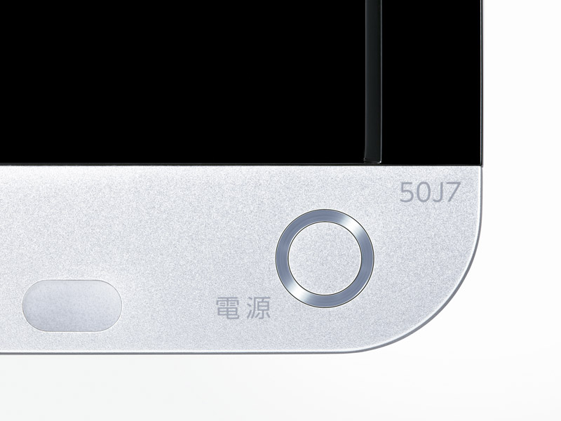 曲面を活かしたデザインを採用