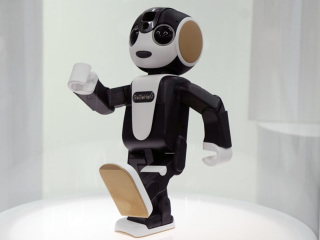ロボット電話「RoBoHoN」5月発売で198,000円。対話や歩行ができ、映像