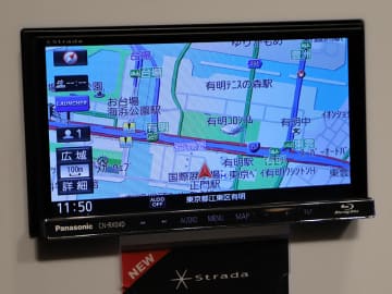 BD再生できる7型「ストラーダ」。逆走注意機能も - AV Watch