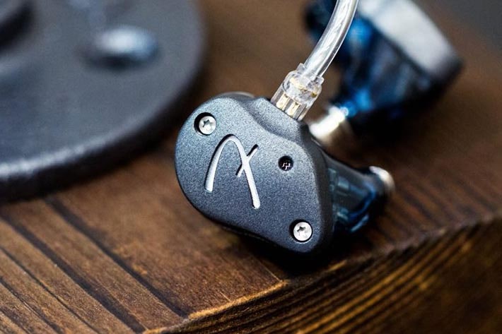 フェンダー、最上位モニターイヤフォン「FXA11」。ハイブリッド