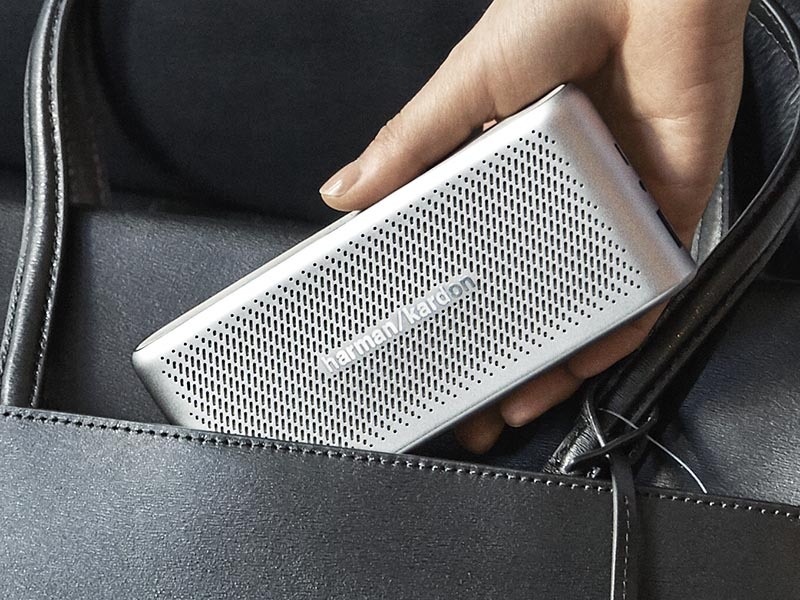 Harman Kardon、モバイルバッテリにもなる薄型Bluetoothスピーカー