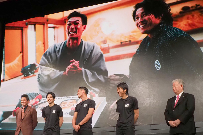 黒船DAZNが新CM“時代を変えろ”。カズや中村憲剛らが幕末志士に - AV Watch