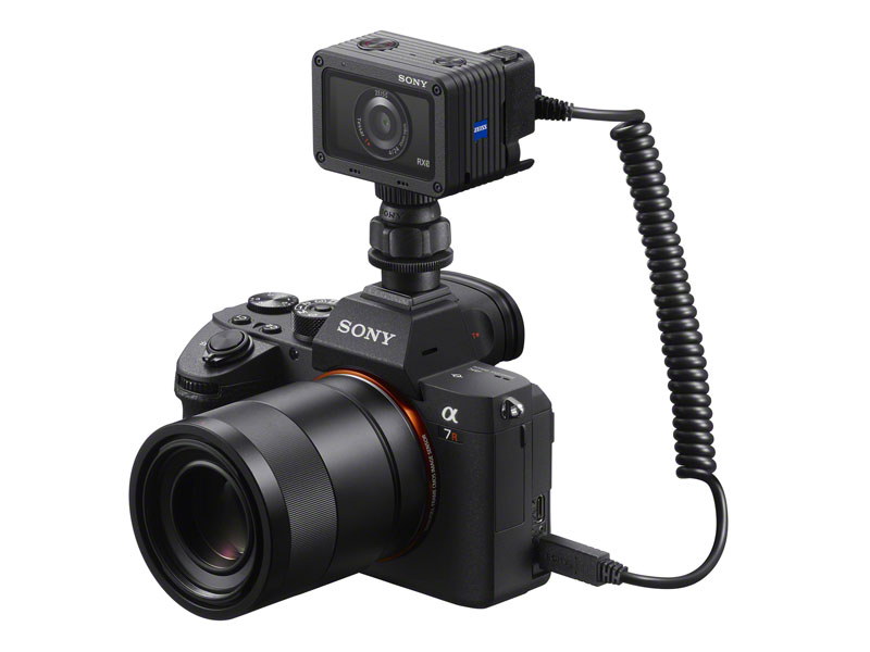 ソニーの超小型カメラ「RX0」と、メインデジカメのシャッターを同時に 
