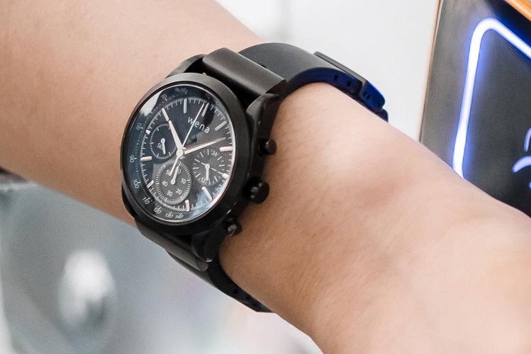 ソニーwena wrist pro/active、ディスプレイ自動表示やバイブ強弱設定
