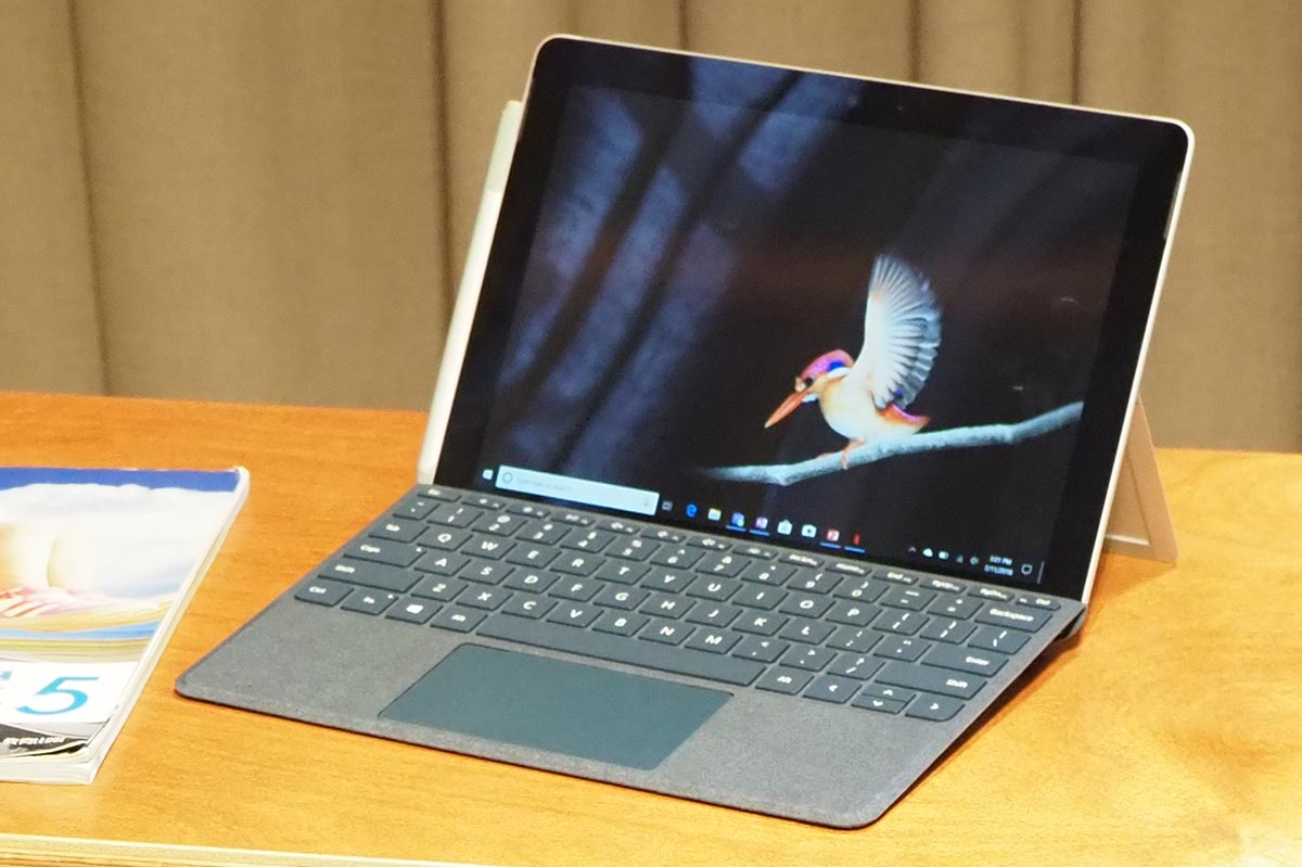 10型で約6.5万円の「Surface Go」8月28日発売。最薄最軽量、USB-Cで4K ...
