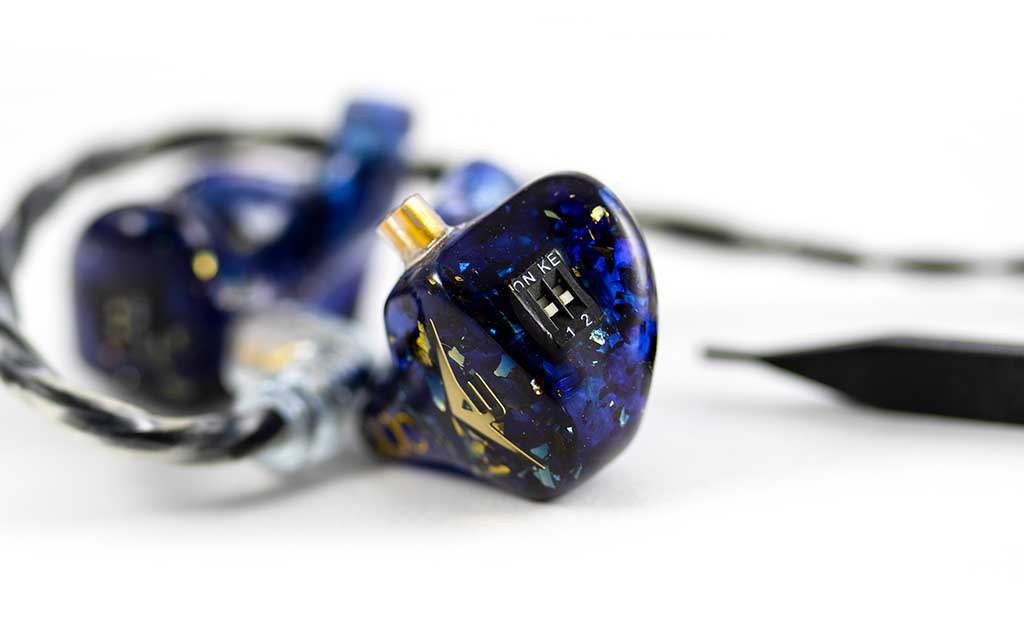 4つのサウンドが選べるqdcの新イヤフォン「Anole V3」。カスタムと