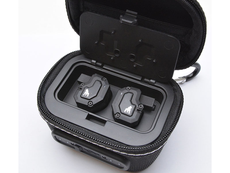 ハードなデザインのハイブリッド型左右完全分離イヤフォン「KONG-X