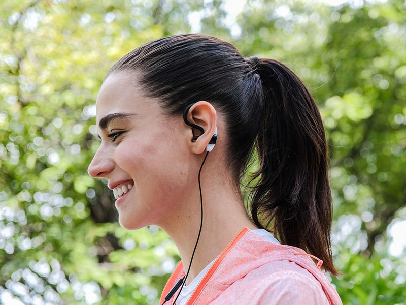 BoCo、「耳の裏から全身で聴く」骨伝導イヤフォン。高出力アンプ付属