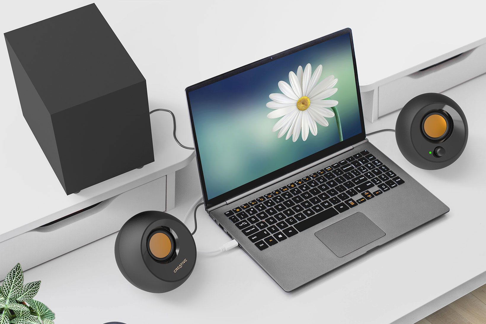 球形スピーカーとサブウーファで3,680円の2.1chシステム。USB給電動作