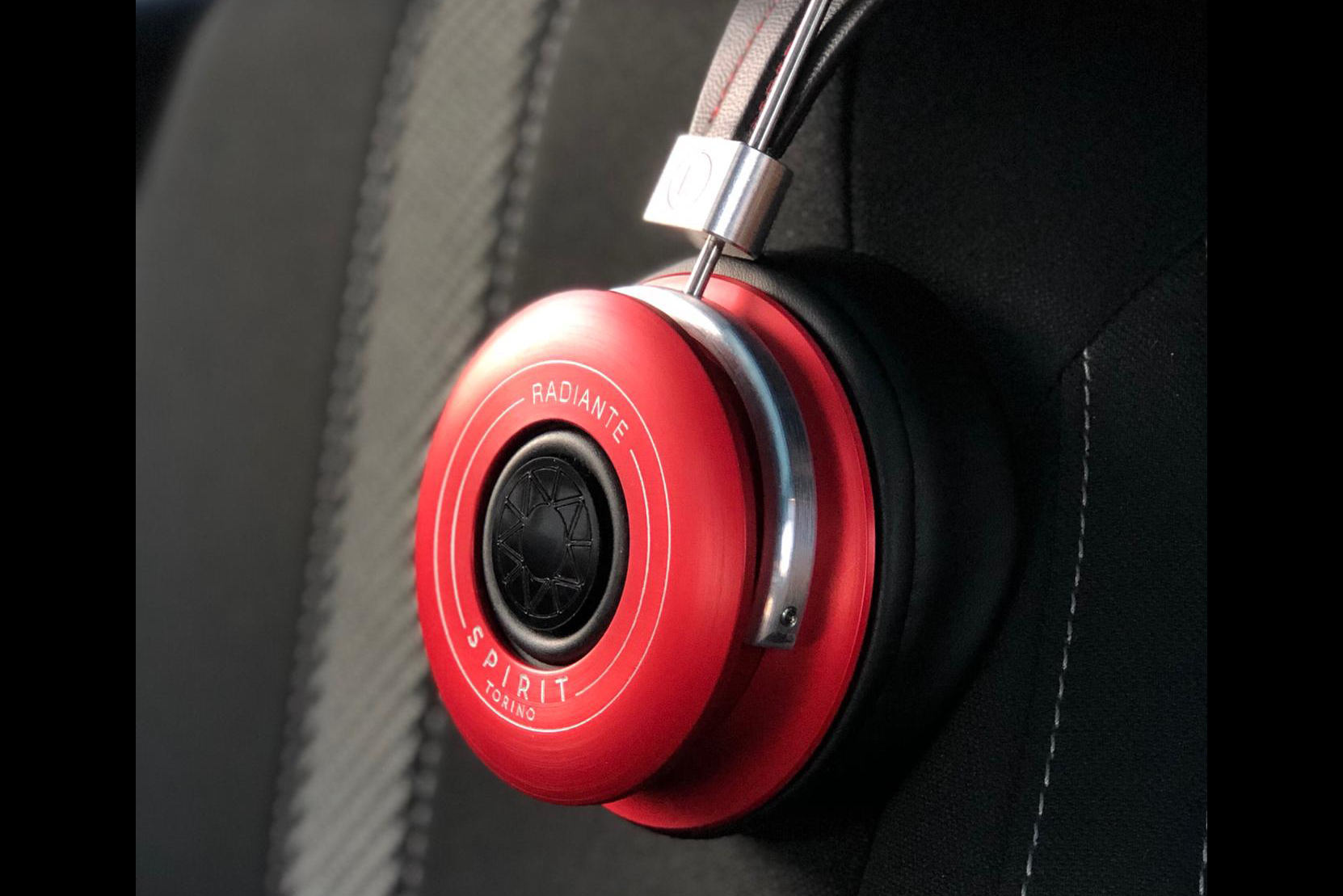 伊Spirit Torinoの密閉型「The Radiante」がヘッドフォン祭で世界初