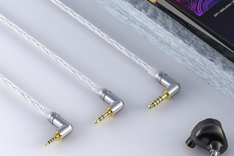 FiiO、純銀導体を224本撚り合わせたイヤフォンケーブル。2.5mm/3.5mm