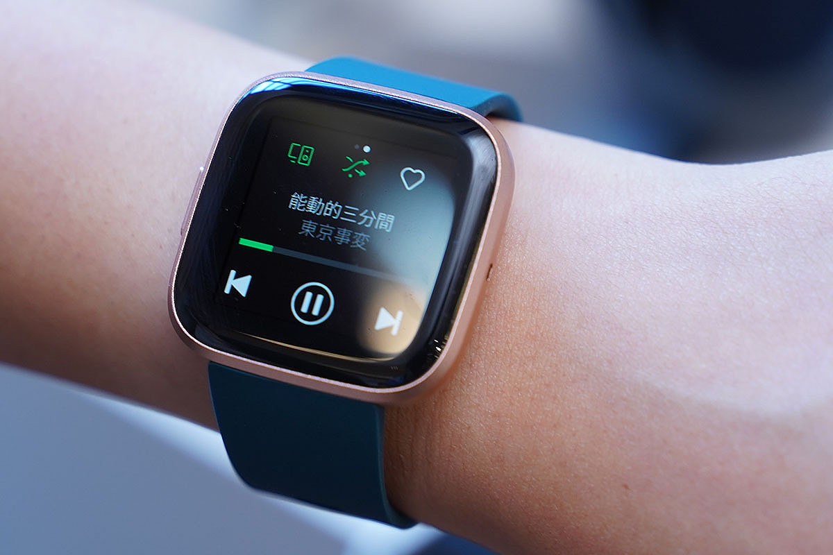 日本人は 最も睡眠不足 常時表示 Alexa 睡眠スコア対応 Fitbit Versa 2 Av Watch