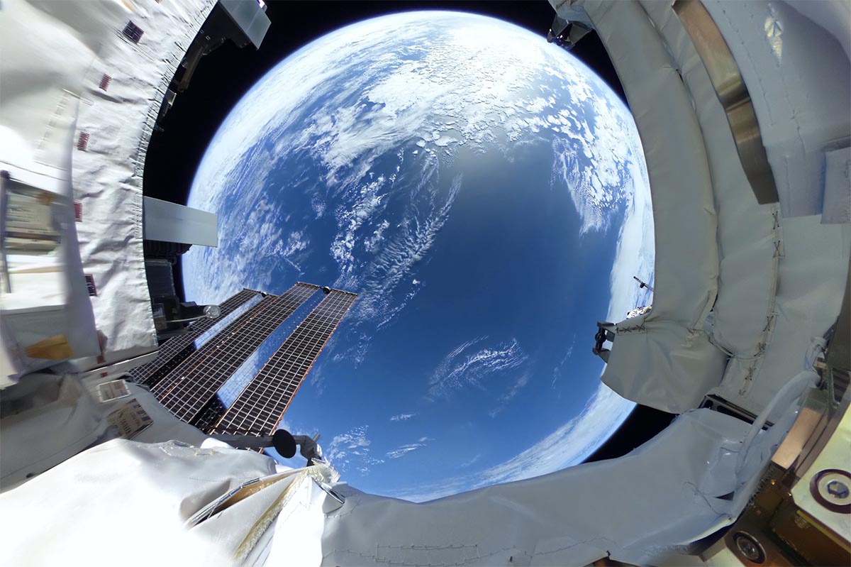 宇宙で撮影した360度写真&動画が公開。RICOHとJAXA開発のカメラ初搭載 